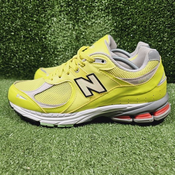 New Balance 2002R Sulphur Yellow Neon Athletic Casual Sneakers Mens Size 10.5 - Picture 4 of 10